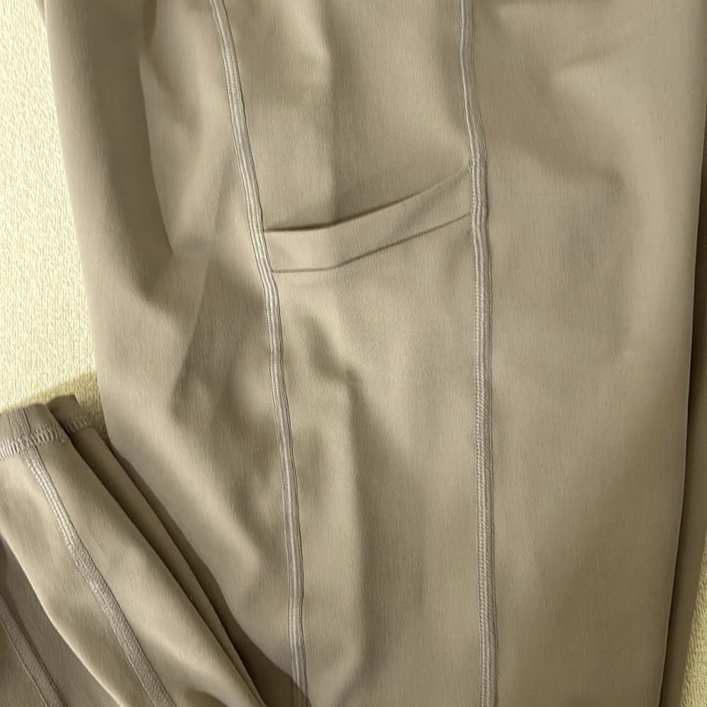 NWT Fabletics 7/8 Leggings High Waisted, Side Pockets, Taupe, Large - Picture 6 of 8